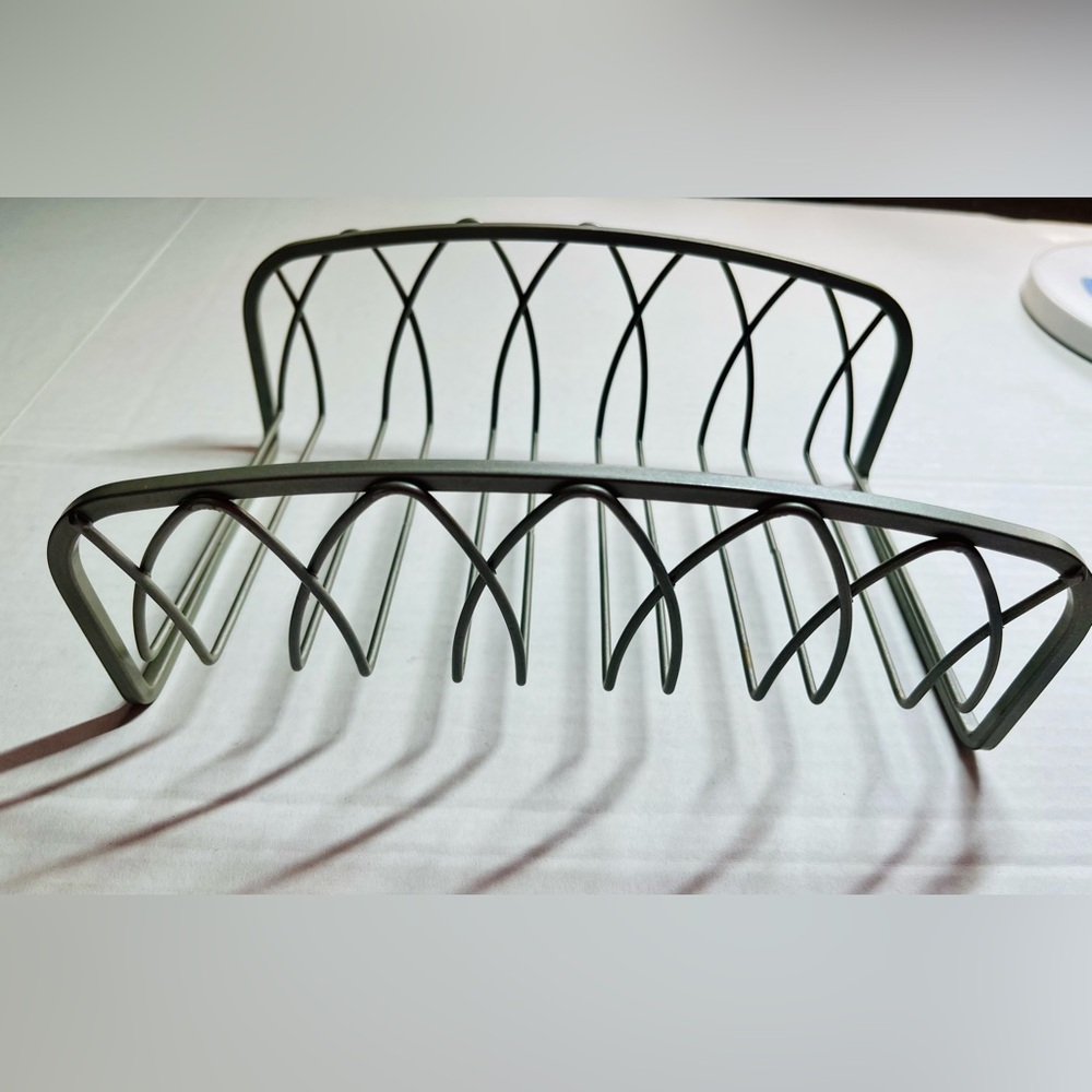 SPECTRUM TWIST RAISED RECTANGLE PAPER HAND TOWEL/NAPKIN HOLDER (MINT CONDITION)